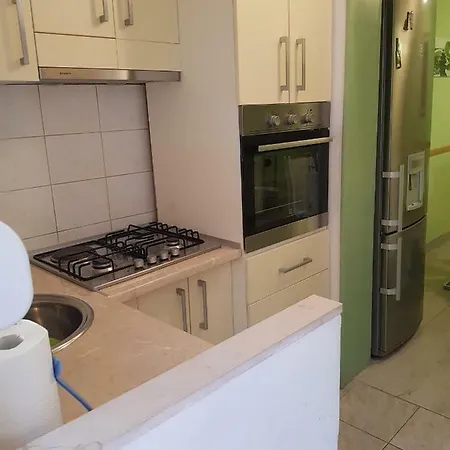 Ellen 2 Apartman *