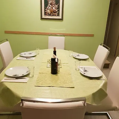 Ellen 2 Apartman